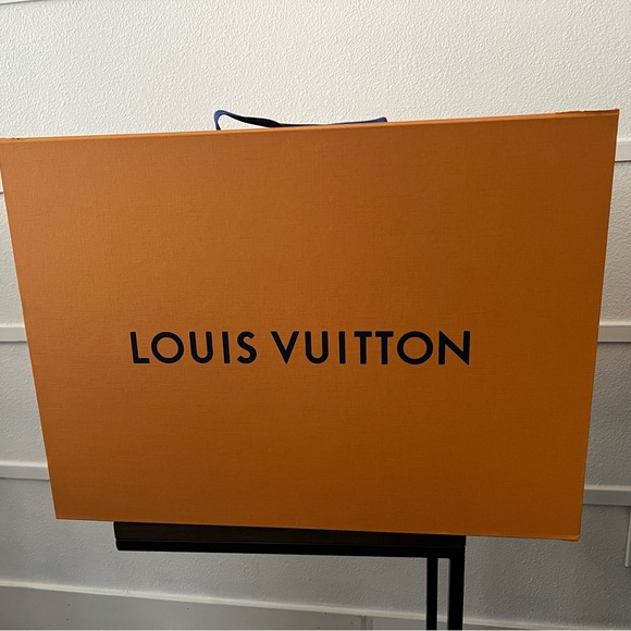 LOUIS VUITTON LUGGAGE BOX - Picture 1 of 6